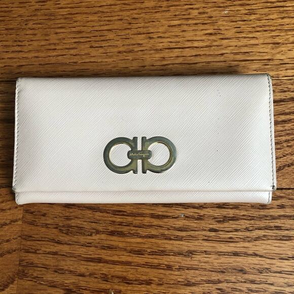 Salvatore Ferragamo Authentic Gancini Pale Pink Leather Wallet Women’s Size O/S - Picture 2 of 9